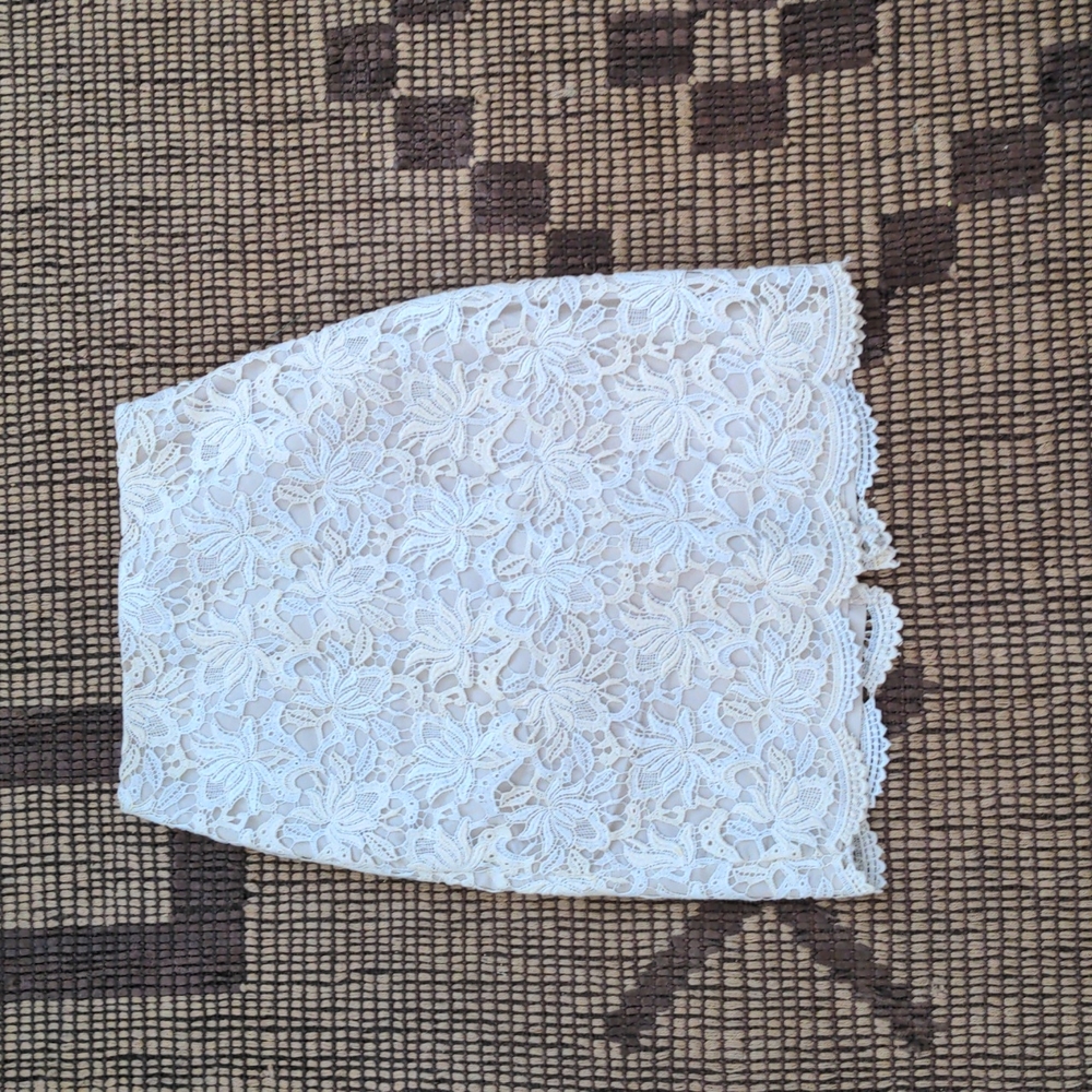 Ann Taylor cream lace skirt size 0